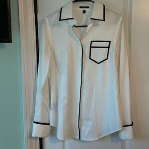 Carlisle women’s size US 4 white button down top with black detailing 100%cotton